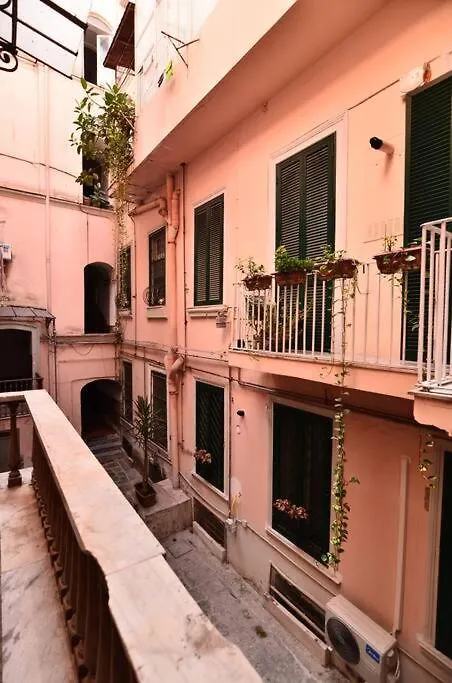 Happy Shared Apartment Naples Guest house