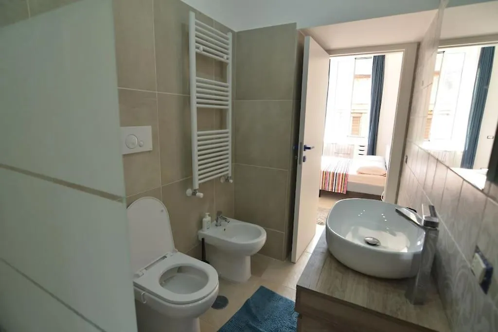 Happy Shared Apartment Naples Guest house