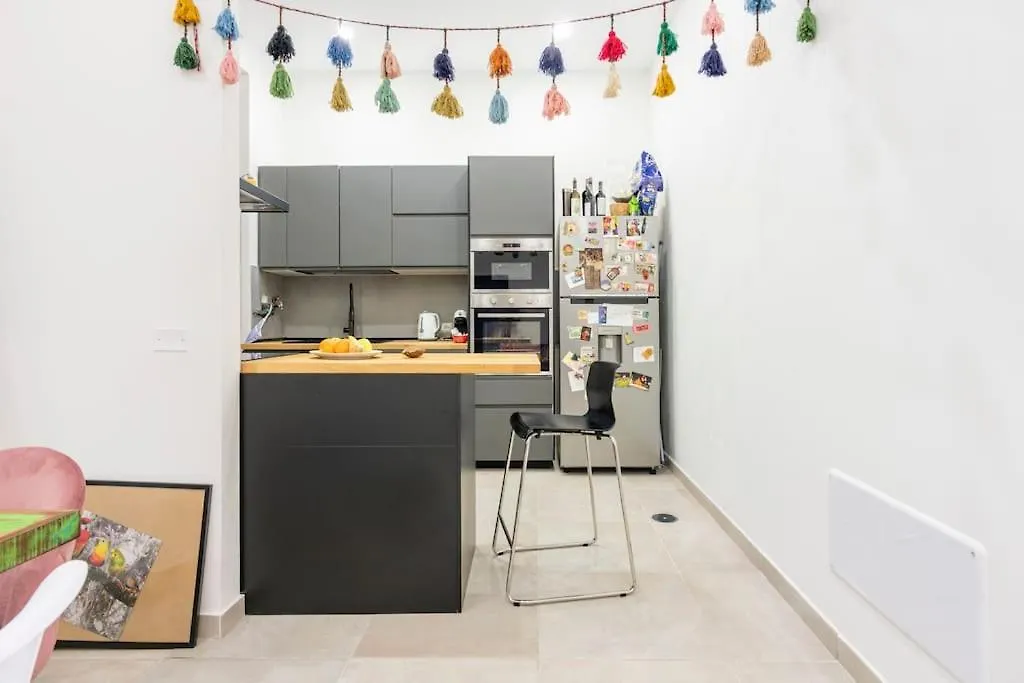 Happy Shared Apartment Naples