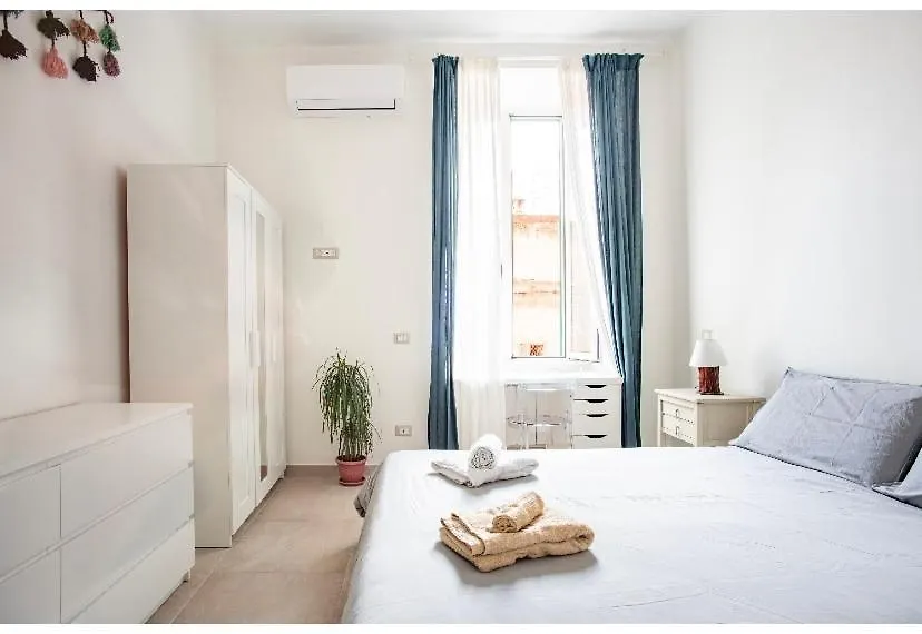 Happy Shared Apartment Naples